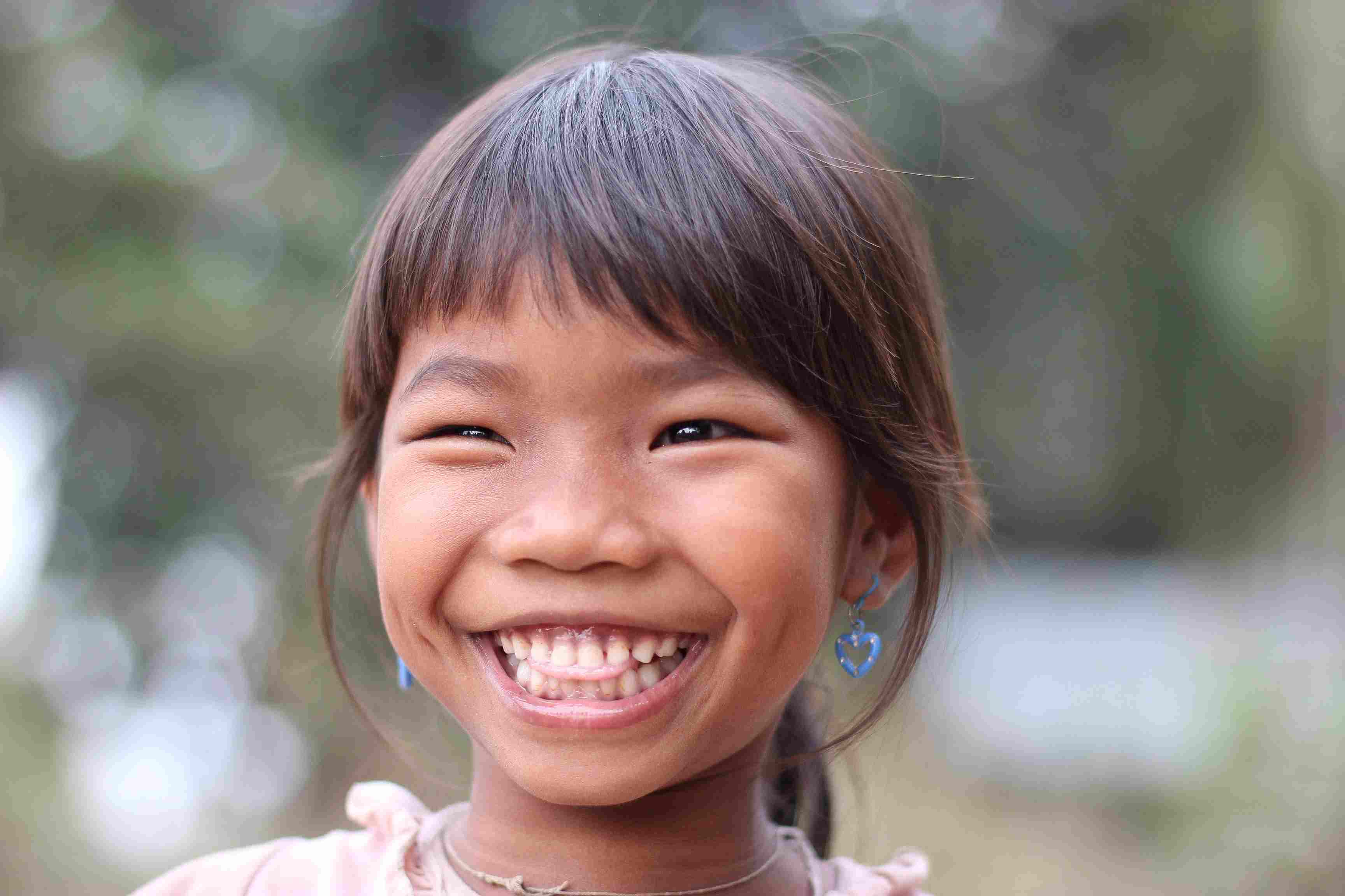 Images Wikimedia Commons/23 Basile Morin Lao_little_girl_laughing_with_teeth.jpg
